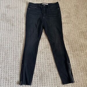 Athleta Black  Sculptek Ultra Skinny Jeans size 8 ankle zip